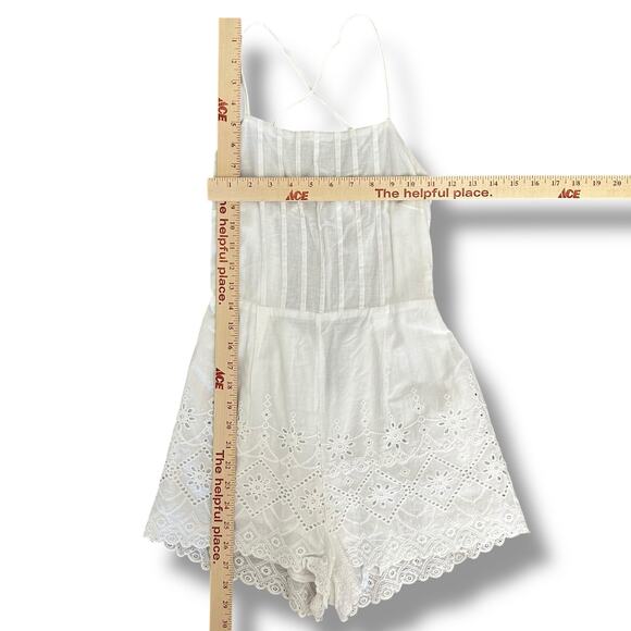 MINKPINK White Eyelet Embroidered Romper XS Boho Romantic Lace Scallop Hem - Picture 4 of 14